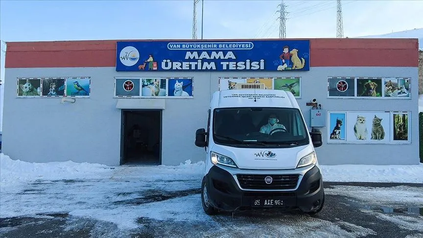 Van'da sahipsiz hayvanların beslenmesi için mama üretim tesisi kuruldu
