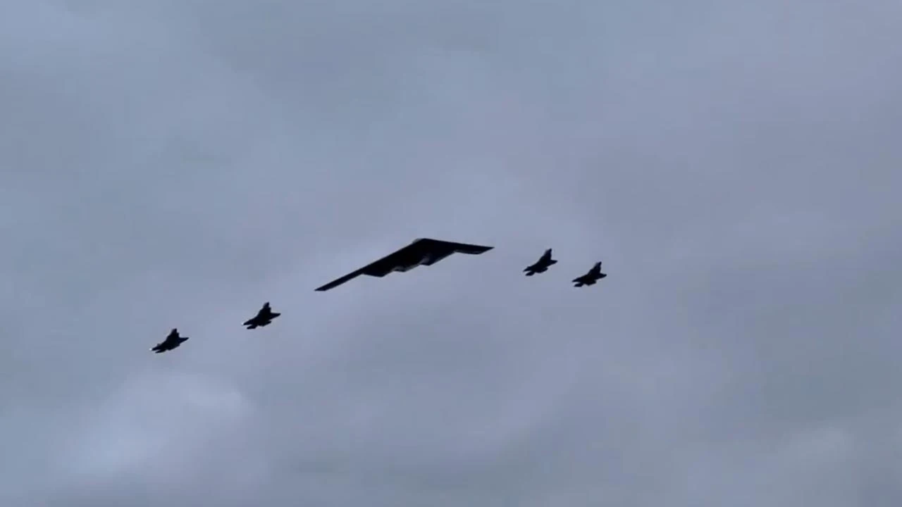 Trump, Putin'e B-2 bombardıman uçağıyla gözdağı verdi