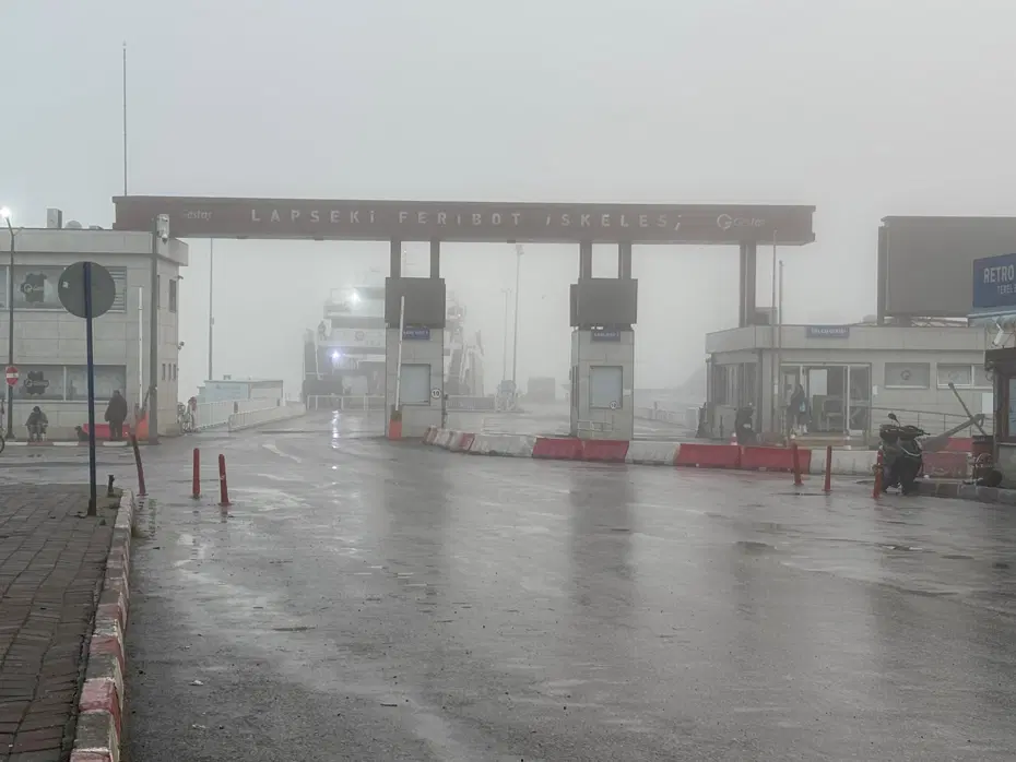 Çanakkale Boğazı'nda gemi trafiği askıya alındı