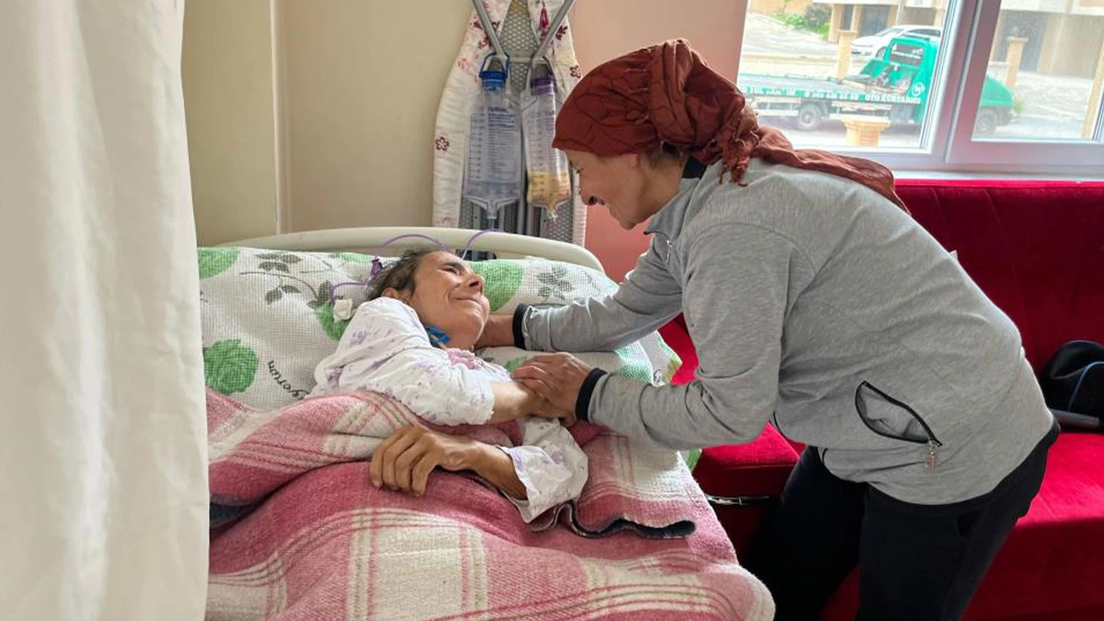 Alzheimer annesine bakmak için başladı; siparişler patladı