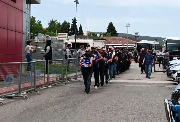 Gaziantep merkezli FETÖ operasyonunda 225 şüpheli adliyede