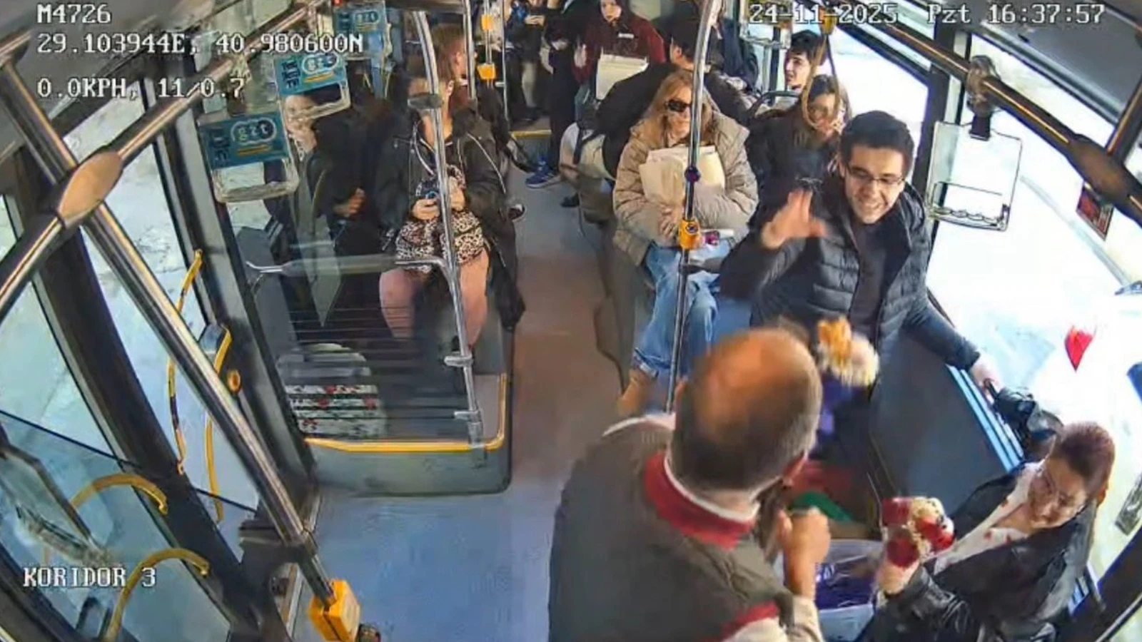 İETT kaptanından Öğretmenler Günü'nde duygusal jest