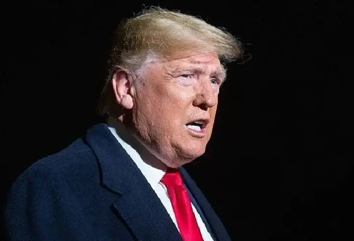 Trump'a Epsteın'li karşılama! Wındsor Kalesi'ne yansıtıldı
