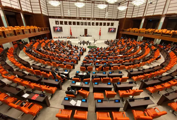 Meclis'te bu hafta, emeklilerin bayram ikramiyesini düzenleyen teklif görüşülecek