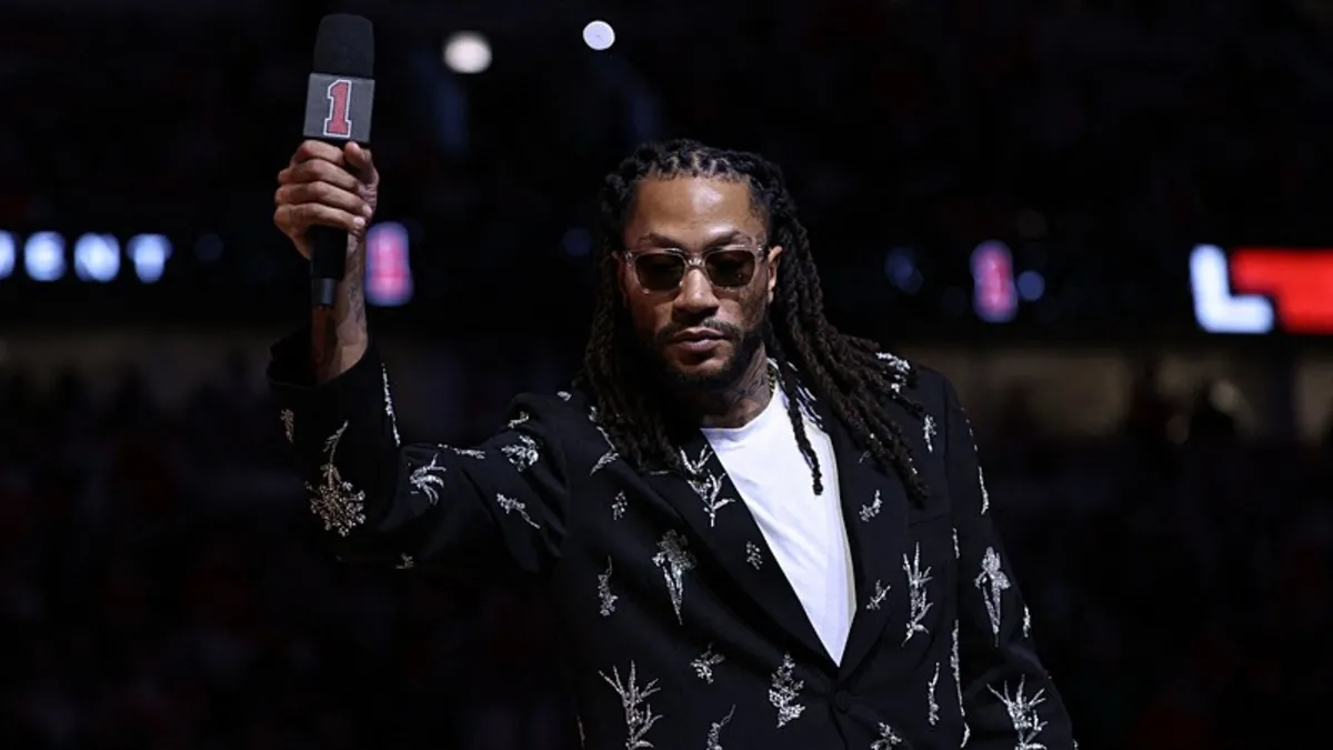 Chicago Bulls Derrick Rose'un formasını emekliye ayırdı