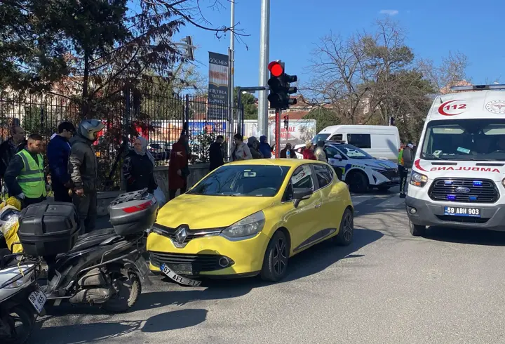 Çorlu'da otomobille çarpışan motosiklet sürücüsü yaralandı