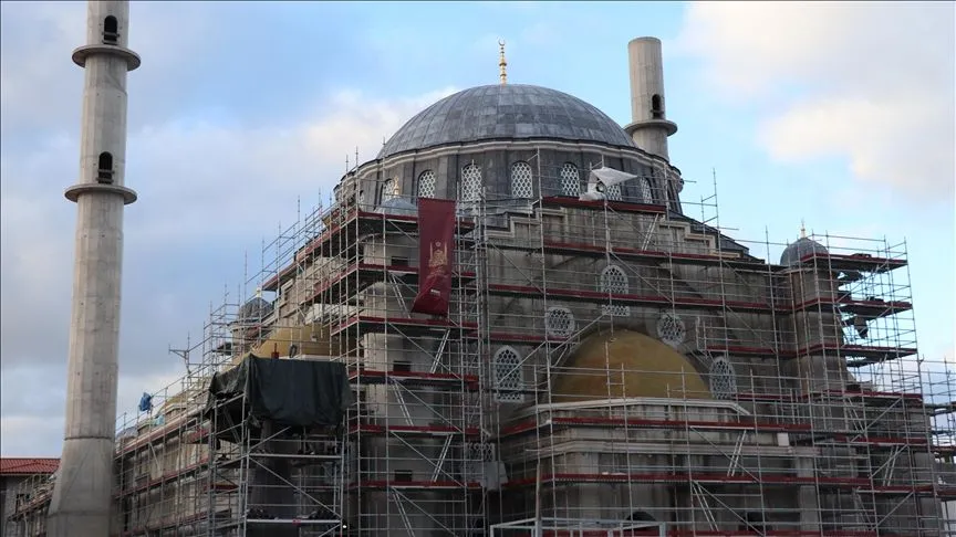 Fransa'da ırkçı söylemin hedefi olan Eyüp Sultan Camisi'ne kısa sürede 50 bin avro bağış yapıldı