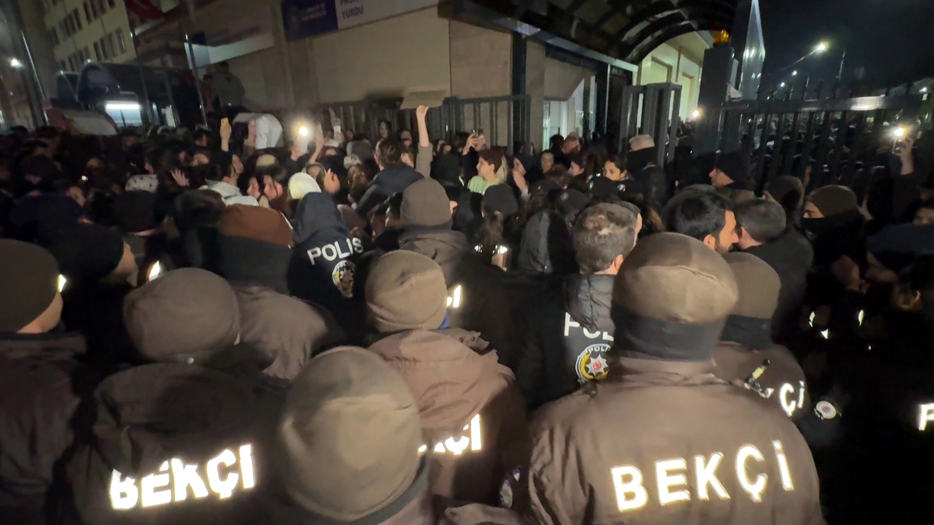 Mutfak görevlisi yalanı kız yurdunu ayağa kaldırdı