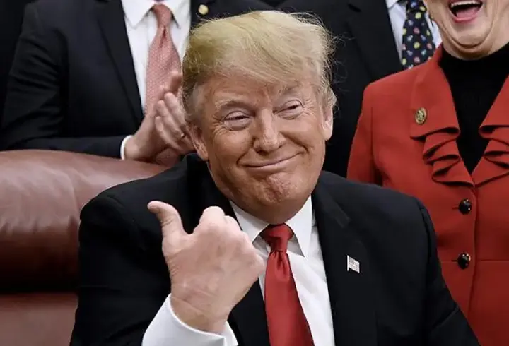Trump’ı 'yumuşatan' formül: Pahalı hediyeler ve övgü
