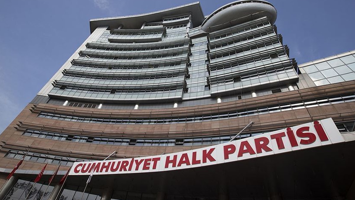 CHP'de sürpriz istifa
