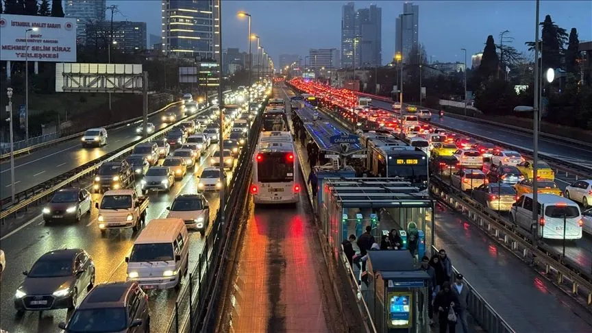 İstanbul'da trafik yoğunluğu yüzde 80'e kadar çıktı