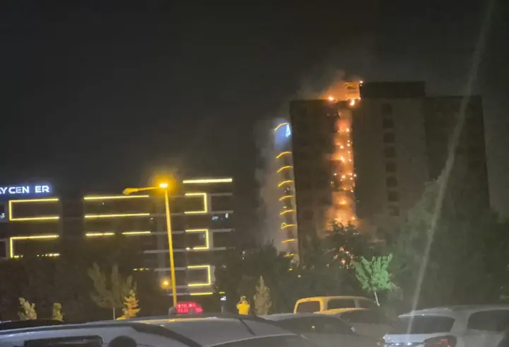 Diyarbakır’da plazada yangın; ekiplerin müdahalesi sürüyor