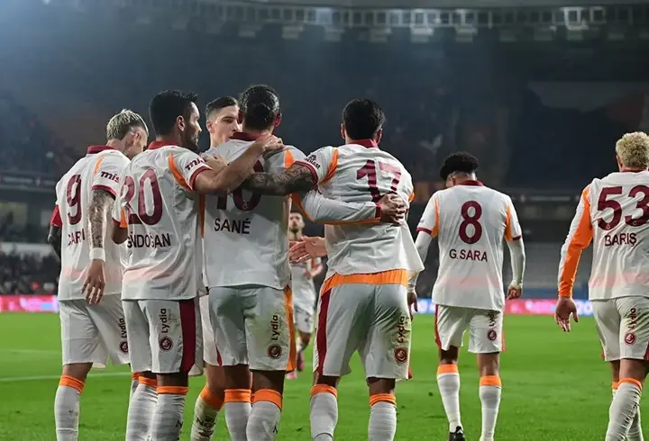 Başakşehir 1-2 Galatasaray Maç Özeti | Lider, millî maç arasından galibiyetle döndü