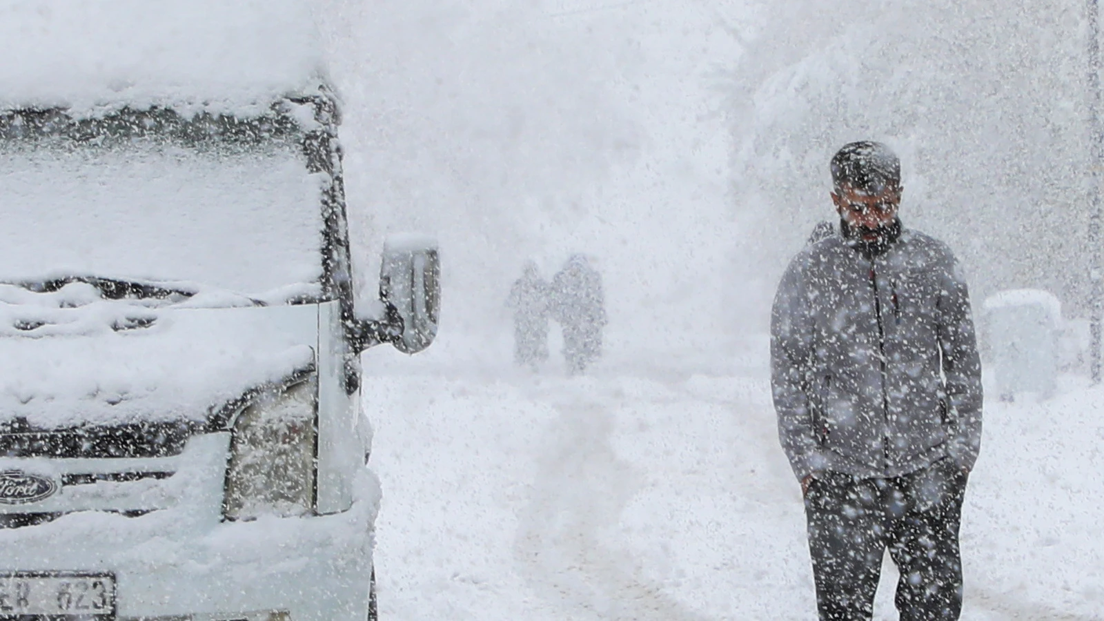 Erzurum, Kars ve Erzincan'da kar yağışı etkili oldu