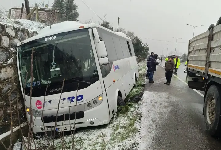 Otobüs, yol kenarındaki kazazedelere çarptı; 1 ölü, 3 yaralı