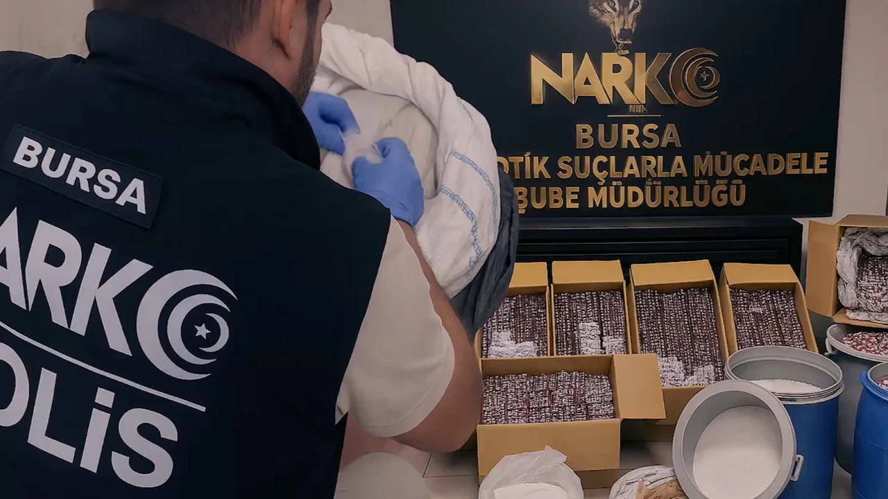 Bursa'da 300 bin uyuşturucu hap ele geçirildi: 2 kişi tutuklandı