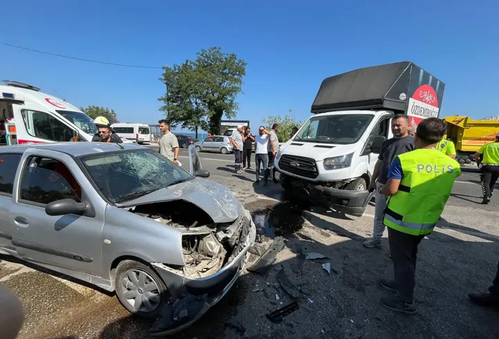 Ordu'da otomobil ile kamyonet çarpıştı; 5 yaralı