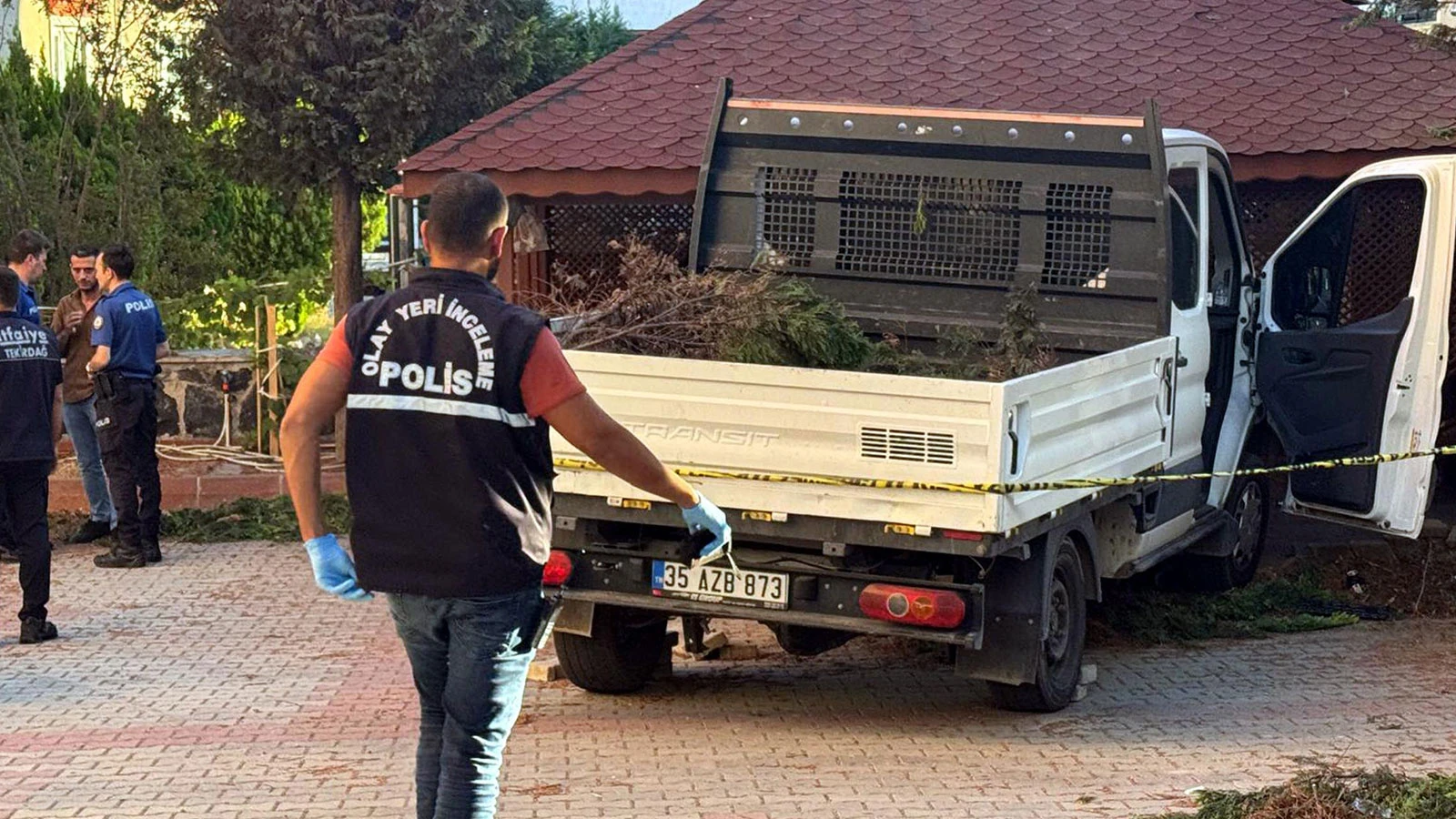 Tekirdağ'da arkadaşının kullandığı kamyonetin altında kalan şahıs öldü