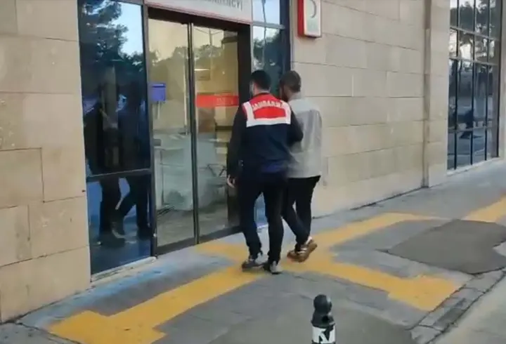 İzmir merkezli FETÖ operasyonu: 35 gözaltı