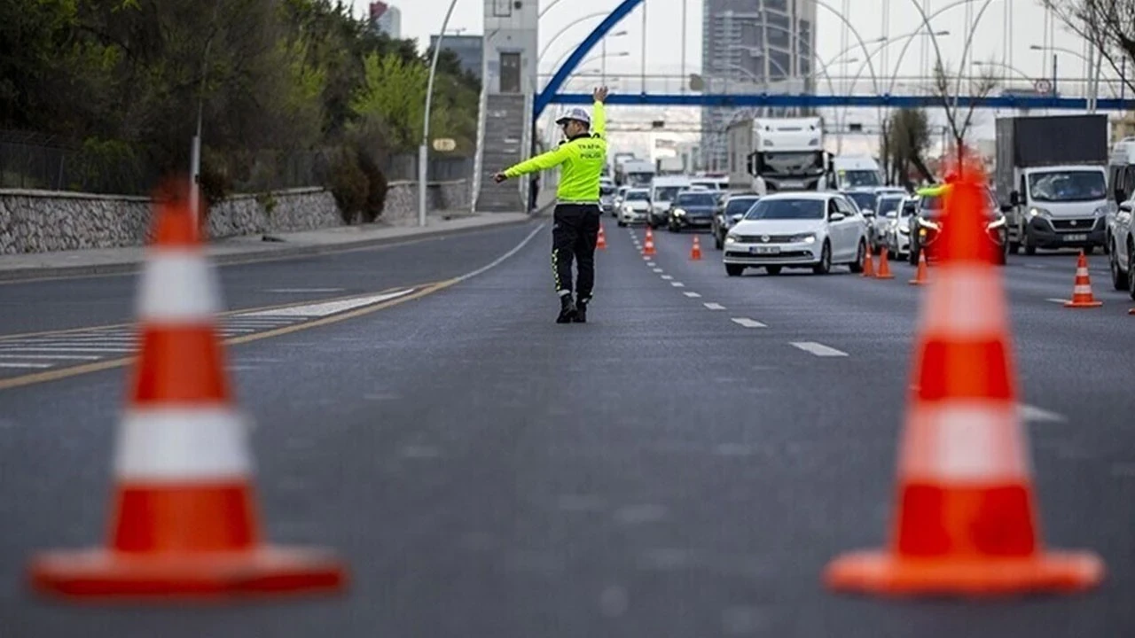 İstanbul'da Zafer Bayramı provası nedeniyle bazı yollar trafiğe kapatıldı