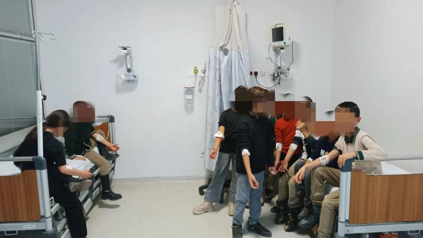 Van'da yedikleri yiyecekten rahatsızlanan 23 öğrenci hastanelik oldu