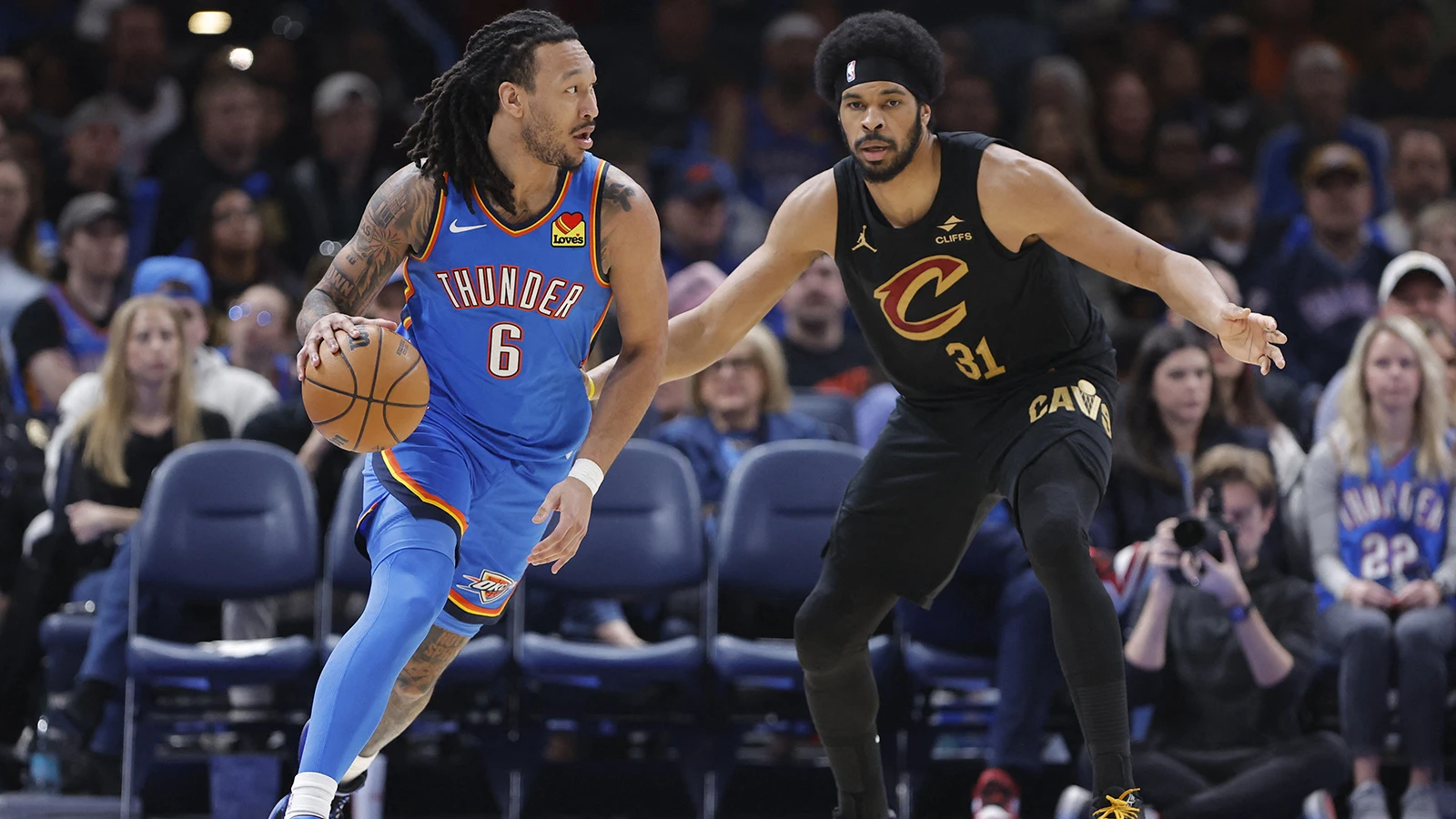 Yıldız oyuncularından yoksun Oklahoma City Thunder, Cleveland Cavaliers'ı devirmeyi başardı