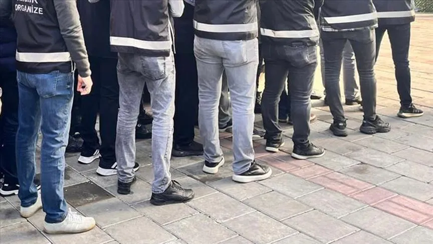İzmir ve İstanbul'da FETÖ operasyonunda 9 şüpheli yakalandı