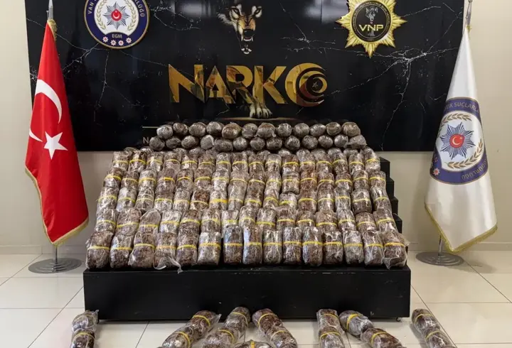 Van'da nakliye aracında 84 kilo 460 gram esrar ele geçirildi, 2 tutuklama