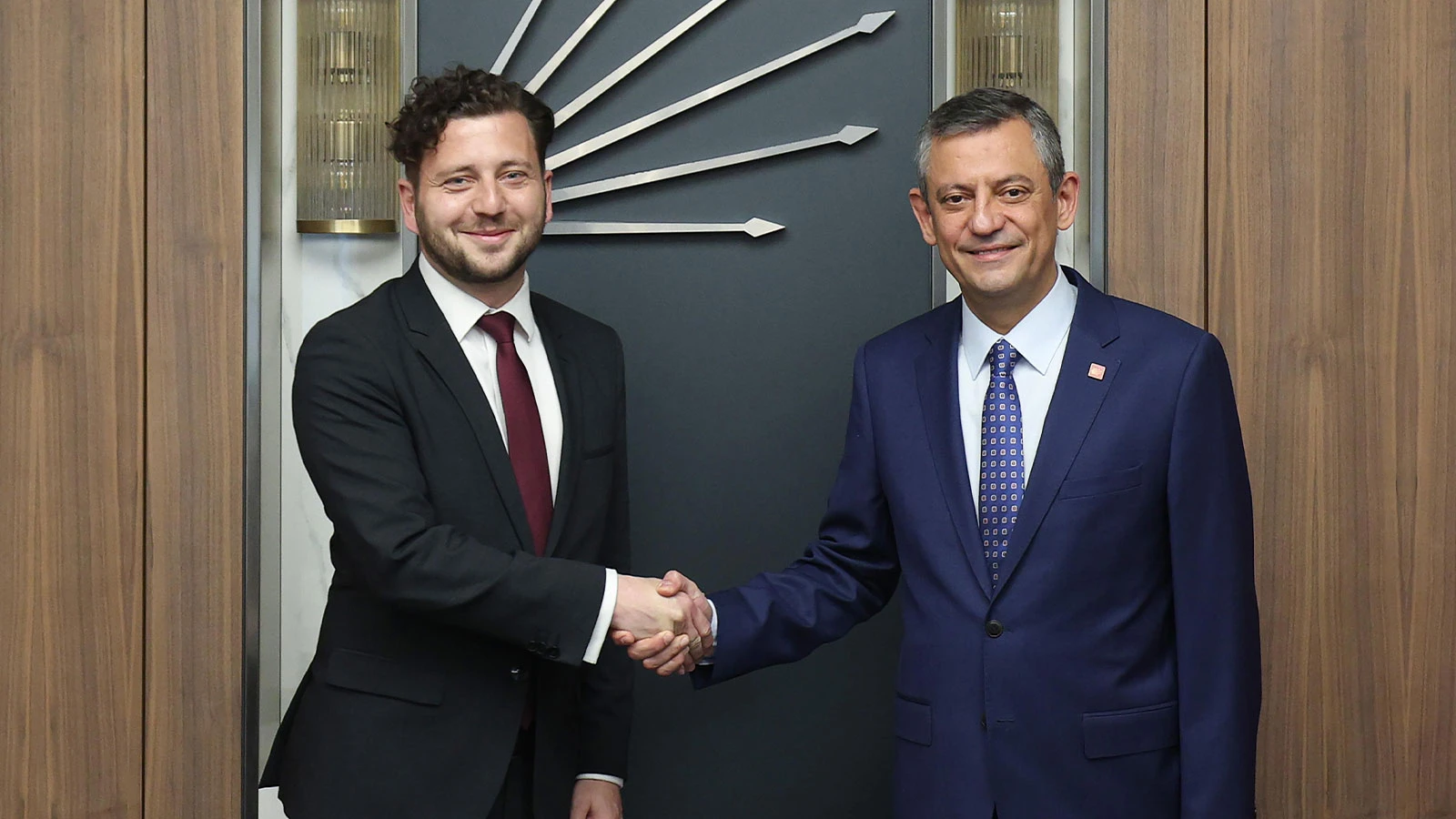 CHP Genel Başkanı Özel, Almanya Yeşiller Partisi Eş Genel Başkanı Banaszak ile görüştü