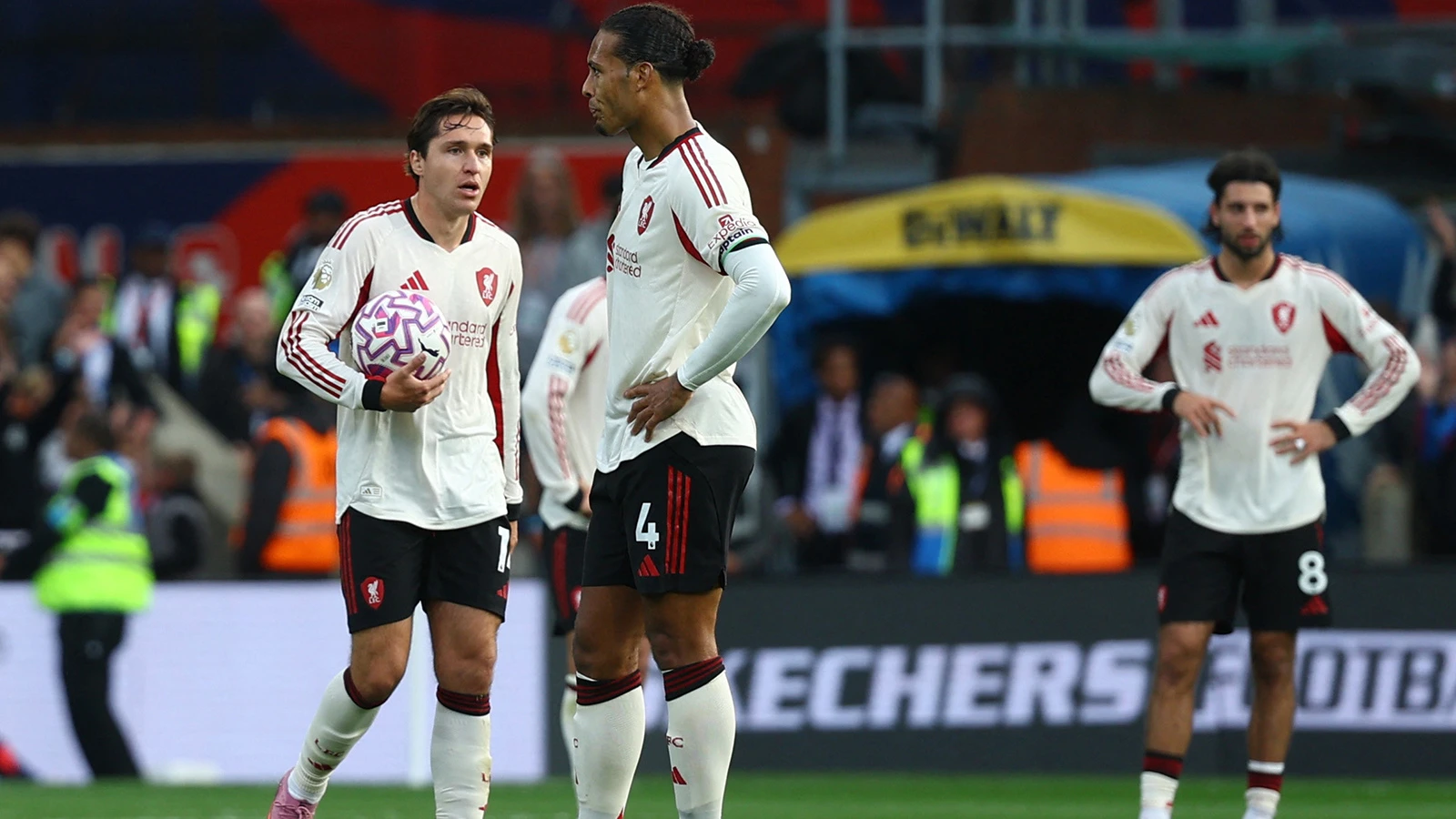 Galatasaray'ın rakibi Liverpool, 90+7'de yediği golle yıkıldı