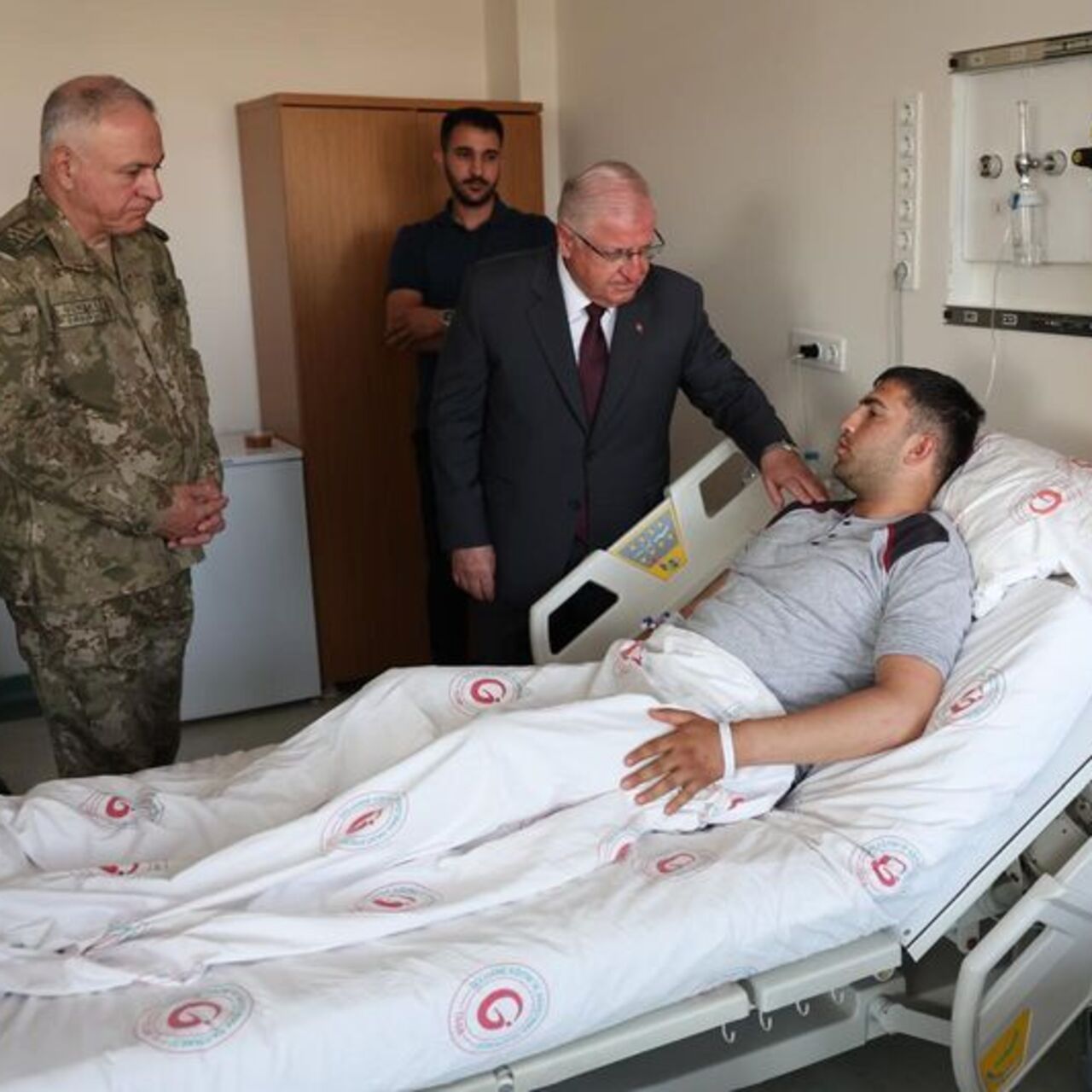 Zehirlenen Mehmetçiklere ziyaret