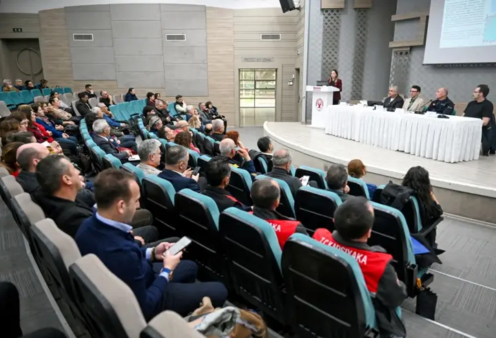 Bornova'da 6 Şubat'ın 3. yılında 'Afet Gerçeği ve Dirençli Kentler' paneli