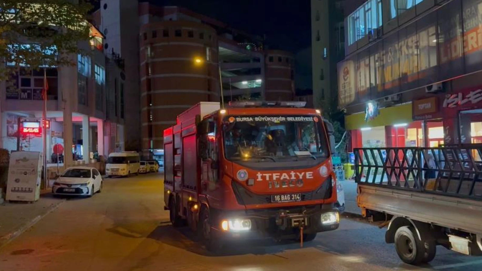 Arızalanan asansörde 45 dakika mahsur kalan öğrenciler kabusu yaşadı
