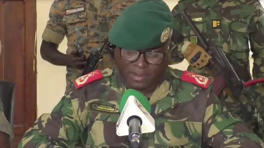 Gine Bissau'da bir grup asker yönetimi ele geçirdiklerini duyurdu