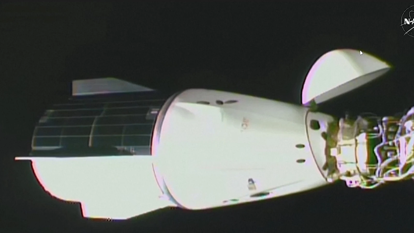 Tarihi kurtarma görevi: SpaceX roketi ISS'ye yanaştı!