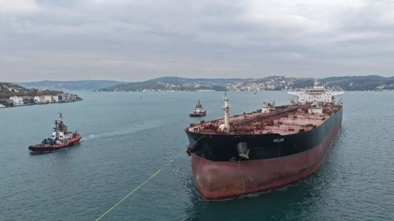 Son Dakika... İstanbul Boğazı'nda Gemi Trafiği Askıya Alındı