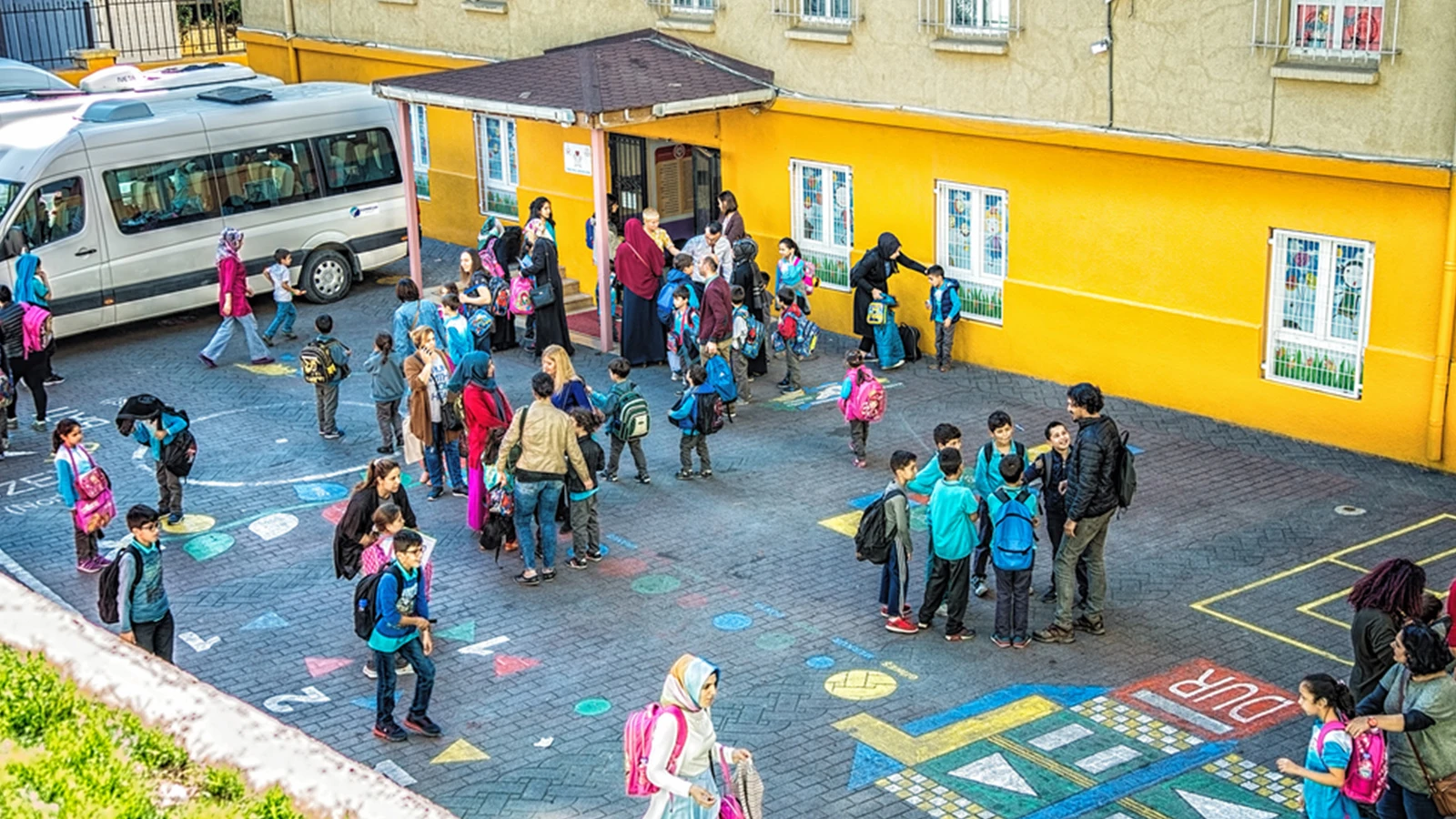 Ayrılık anksiyetesi okula uyumu zorlaştırıyor!