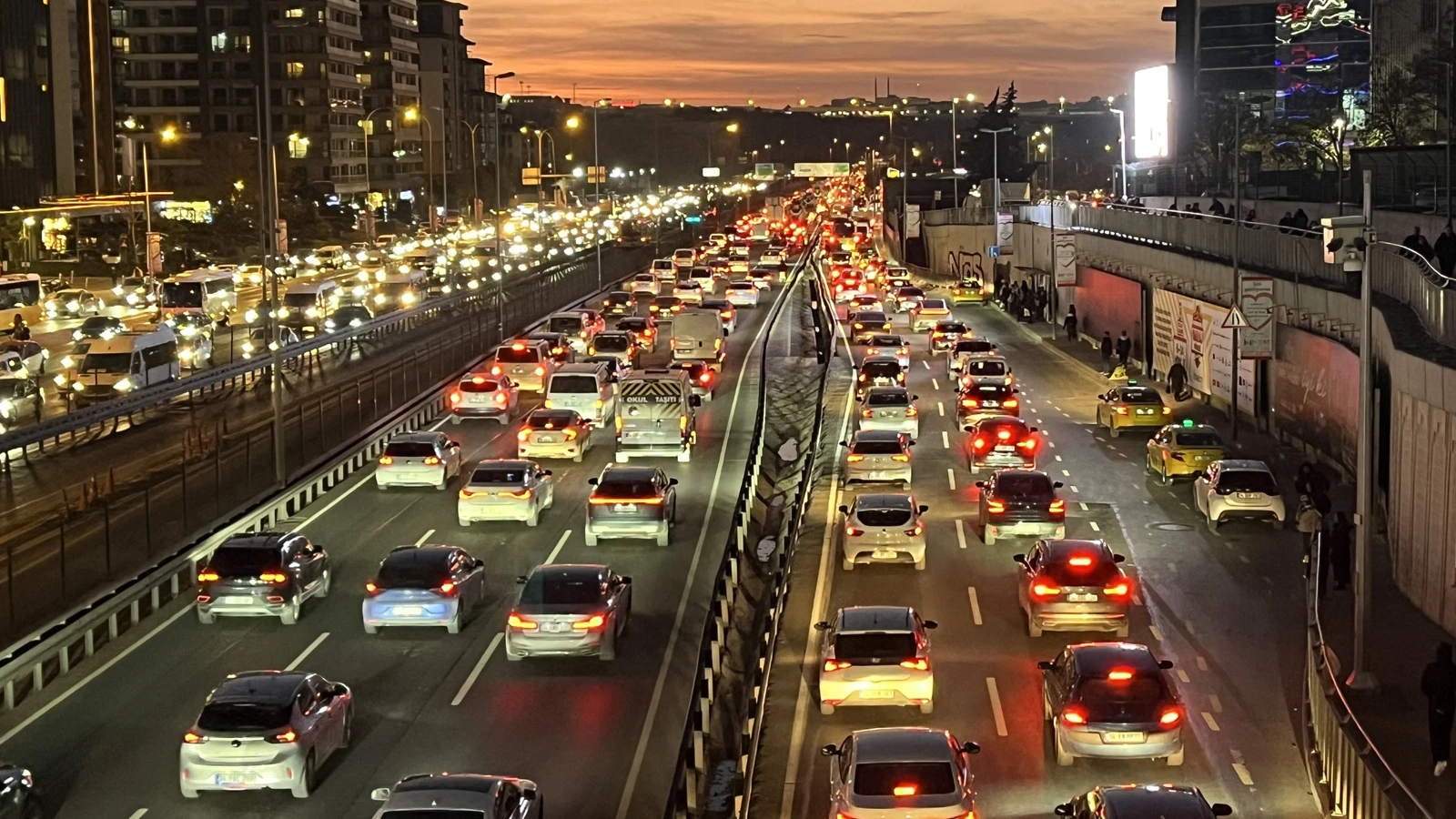 İstanbul’da trafik yoğunluğu yüzde 81’e ulaştı