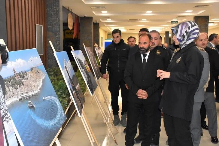 İçişleri Bakan Yardımcısı Yiğitbaşı, "65 Karede Van Emniyeti" sergisinin açılışını yaptı