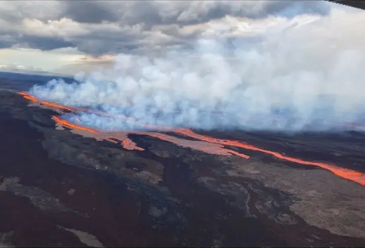 1 yılda 42’nci patlama! Kilauea Yanardağı bir kez daha lav püskürttü...