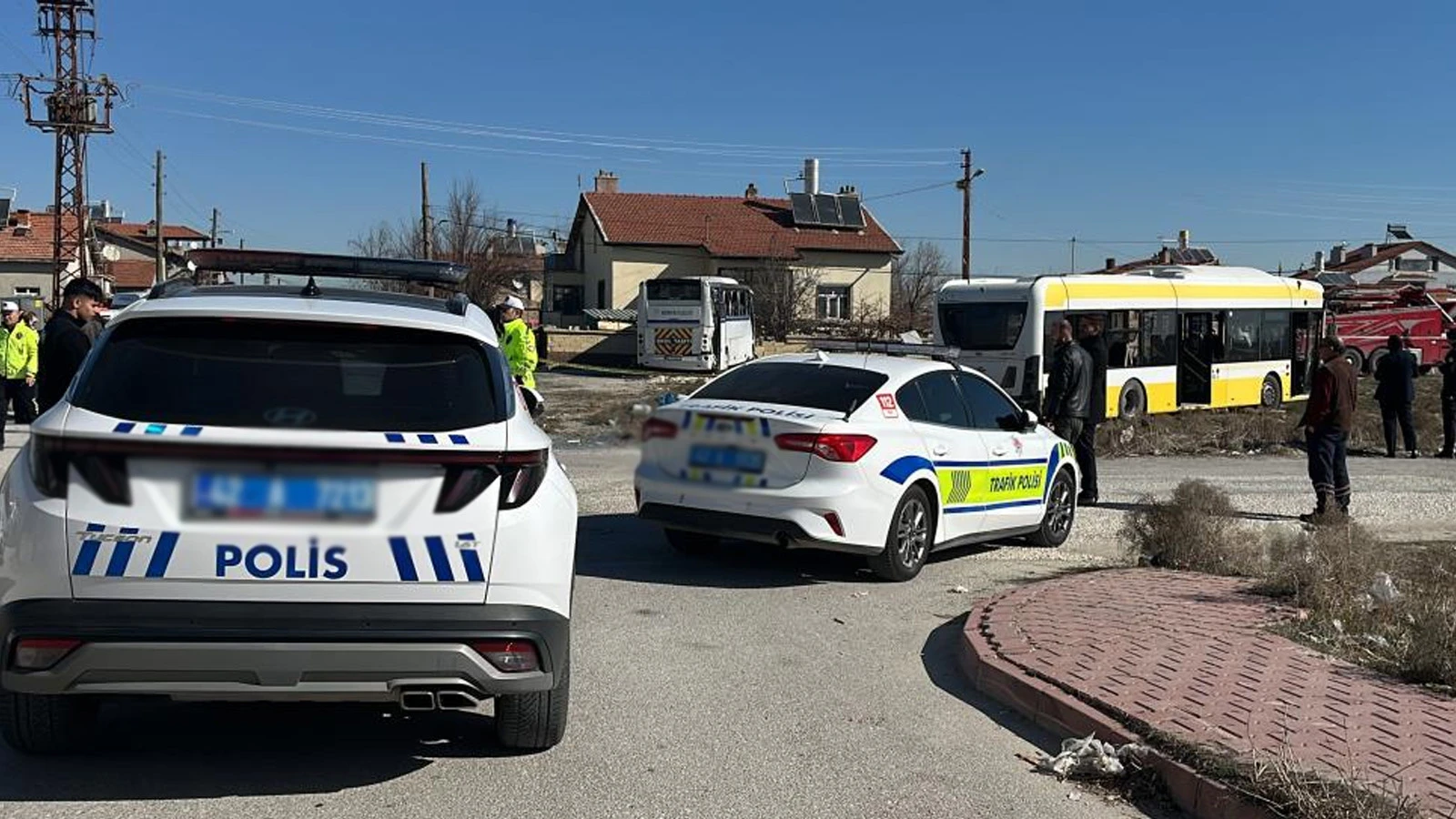 Konya'da servis aracı belediye otobüsüyle çarpıştı: 20 yaralı