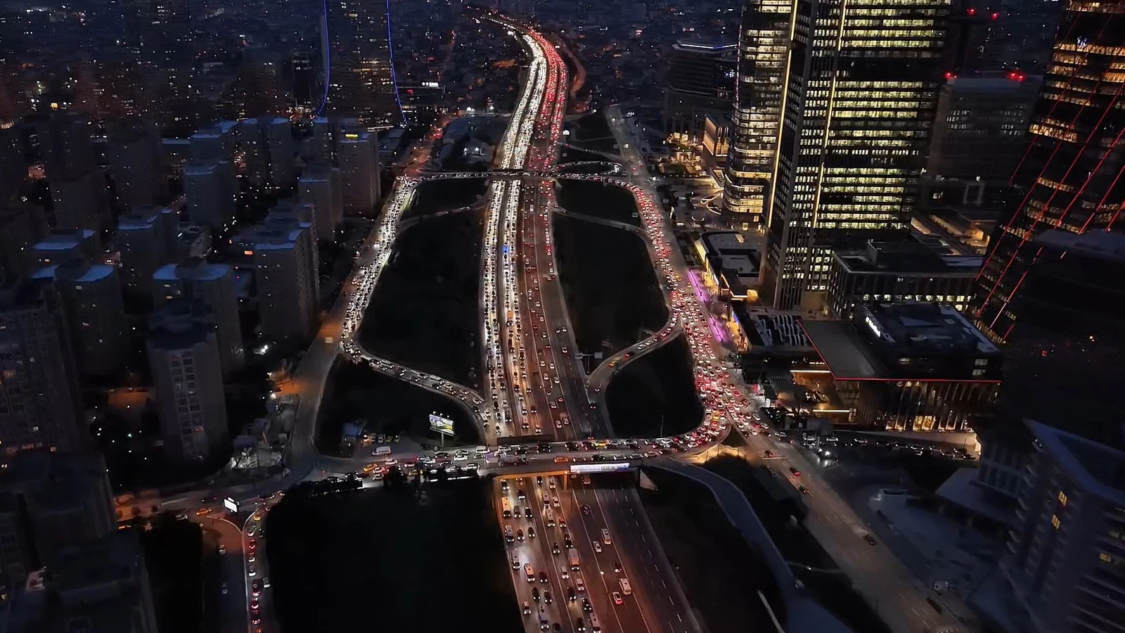 İstanbul'da trafik yoğunluğu yüzde 80'e ulaştı!