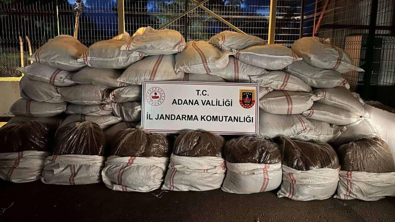 Adana'da 3 ton 100 kilo kaçak tütün ele geçirildi