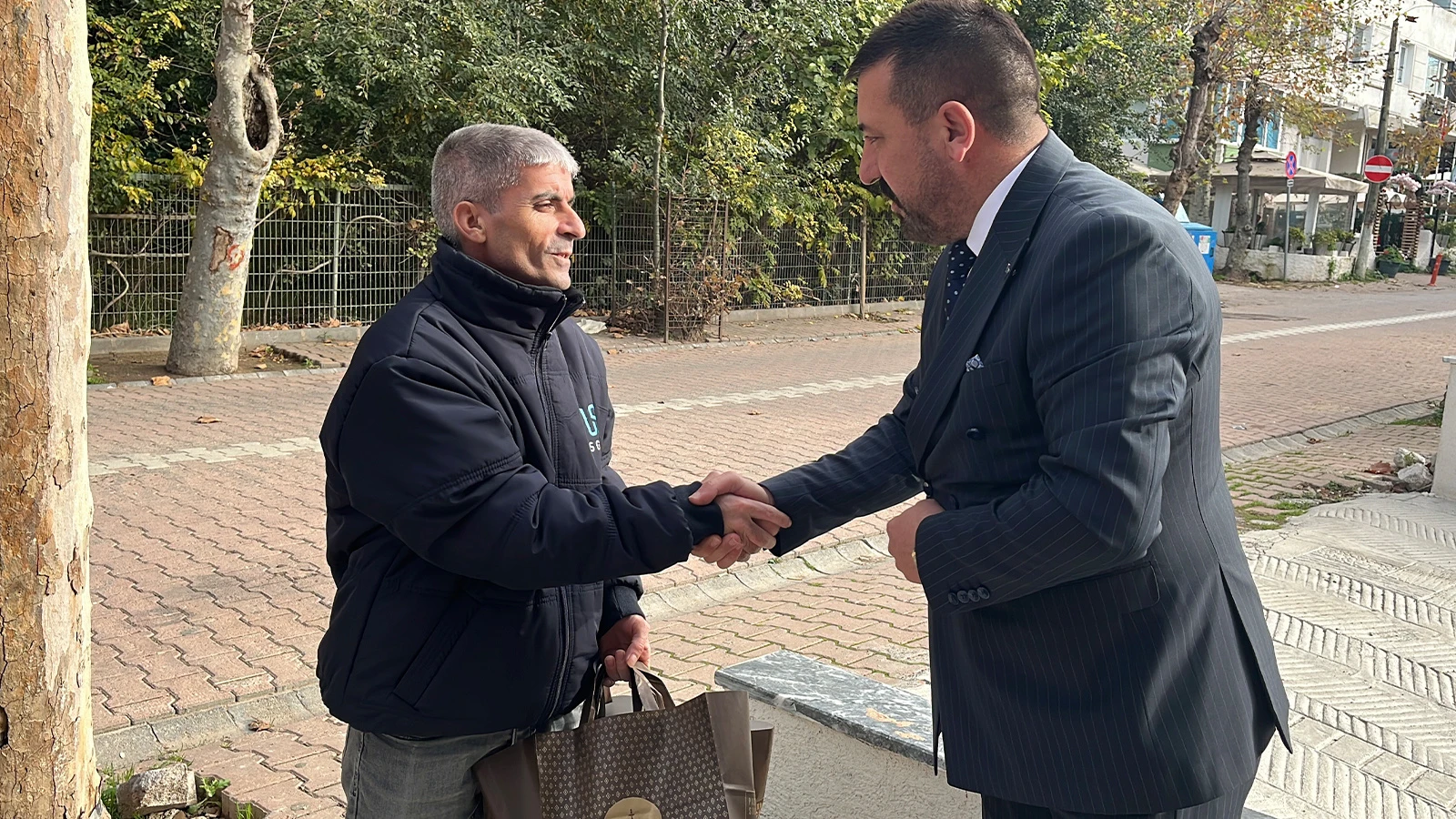 Temizlik görevlisi bulduğu 60 bin doları polise teslim etti