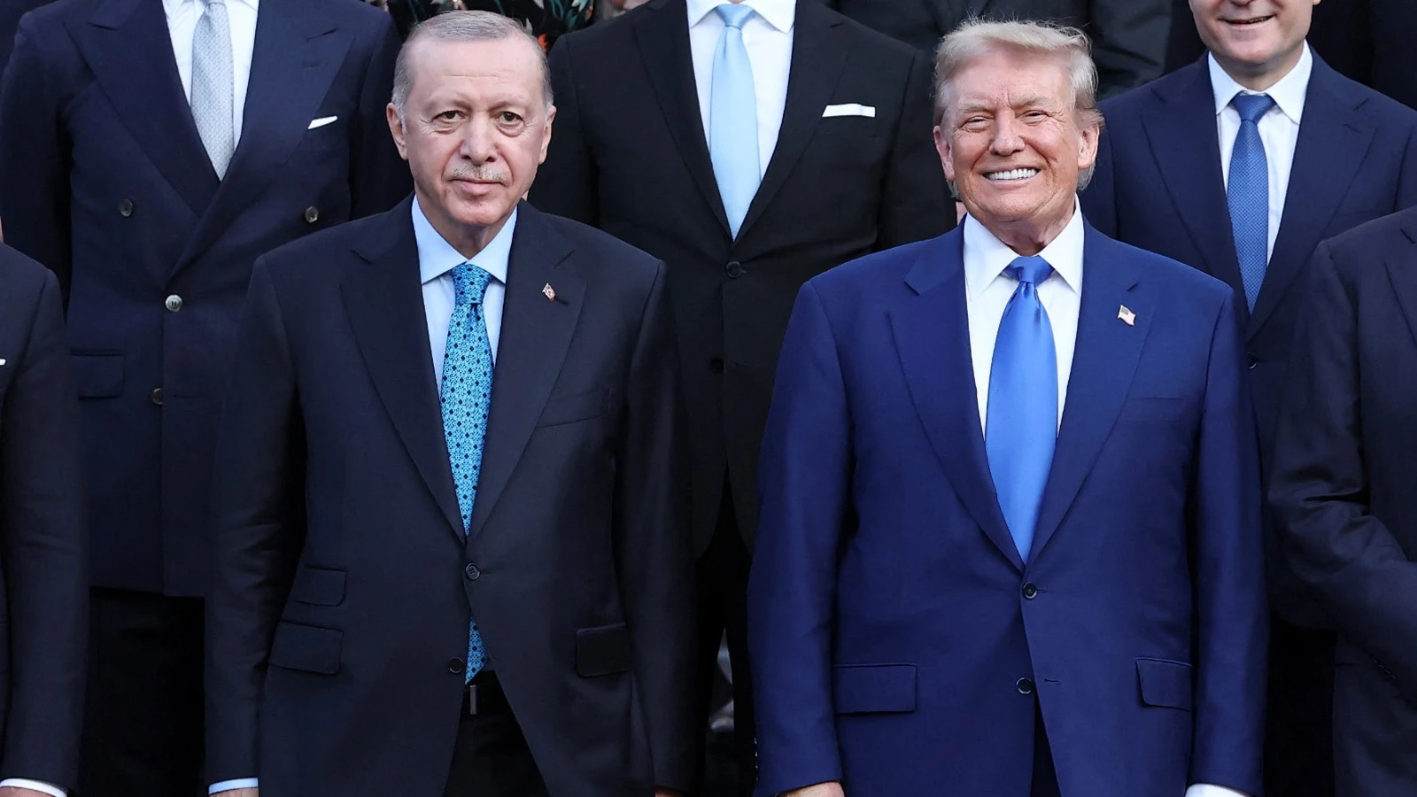 NATO aile fotoğrafında Erdoğan ile Trump'ın samimi görüntüleri dikkat çekti
