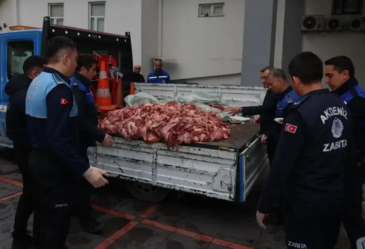 Mersin’de kamyonette 500 kilo bozuk et ele geçirildi