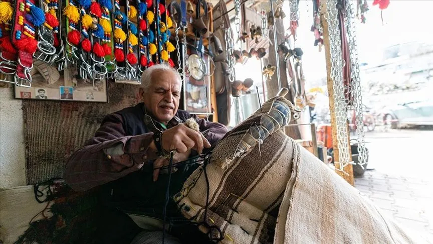Dede yadigarı semerciliği 50 yılı aşkın süredir ayakta tutuyor