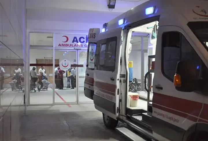 Gaziantep’te otomobil istinat duvarına çarptı: 5 yaralı