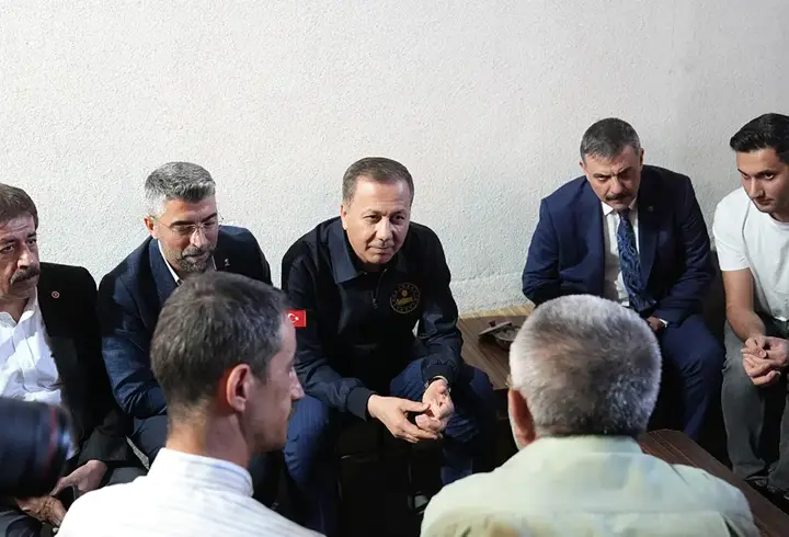 Bakan Yerlikaya Erzurum'da esnafı ziyaret etti