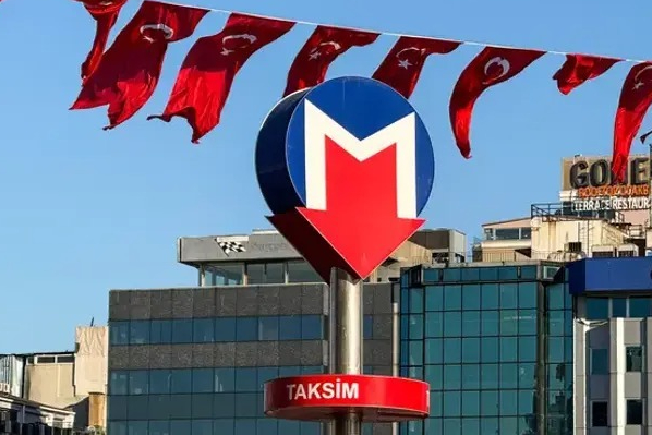 Yağış Sonrası M7'nin Çağlayan Durağı Da Hizmet Veremiyor: Elektrik Kesildi